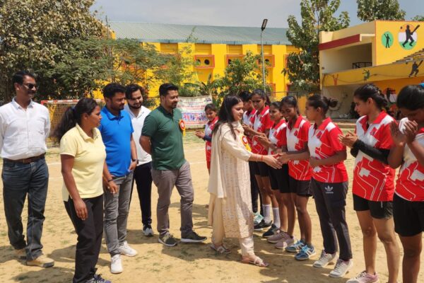 राज्य स्तरीय ओपन महिला हैंडबॉल प्रतियोगिता: प्रयागराज, लखनऊ, वाराणसी और बस्ती मंडल की टीमें सेमीफाइनल में