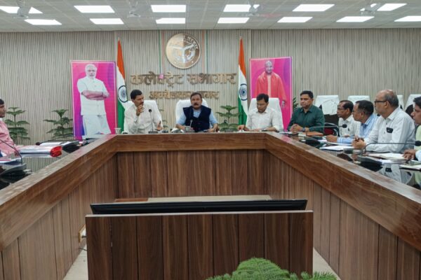 मेडिकल कॉलेज ऑडिटोरियम में प्रस्तावित ‘महाकुंभ 2025 के जल वितरण कार्यक्रम’ एवं मुख्यमंत्री उद्यमी विकास योजना’ के लाभार्थियों को ऋण वितरण कार्यक्रम के तैयारियों की समीक्षा बैठक
