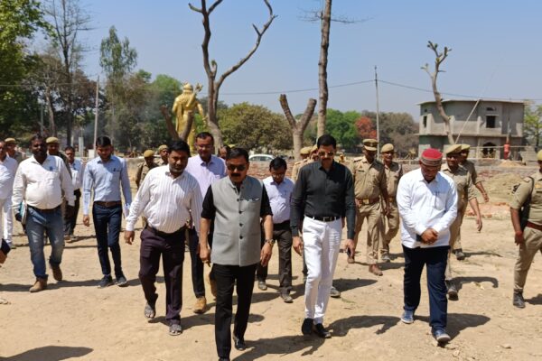 जिलाधिकारी अविनाश सिंह ने श्रवण क्षेत्र धाम का निरीक्षण किया, सम्बंधित अधिकारियों दिए आवश्यक दिशा निर्देश!