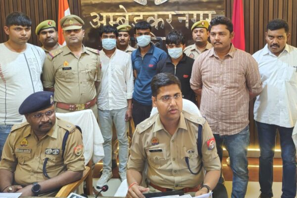 अम्बेडकरनगर पुलिस की बड़ी सफलता: सेनपुर जनसेवा केंद्र से हुई लूट की घटना का किया गया खुलासा!
