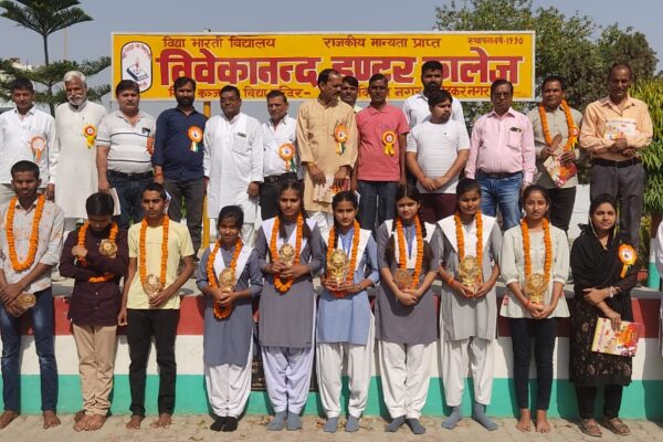 विवेकानन्द शिशुकुंज इण्टर कॉलेज में मेधावी छात्रों का सम्मान!