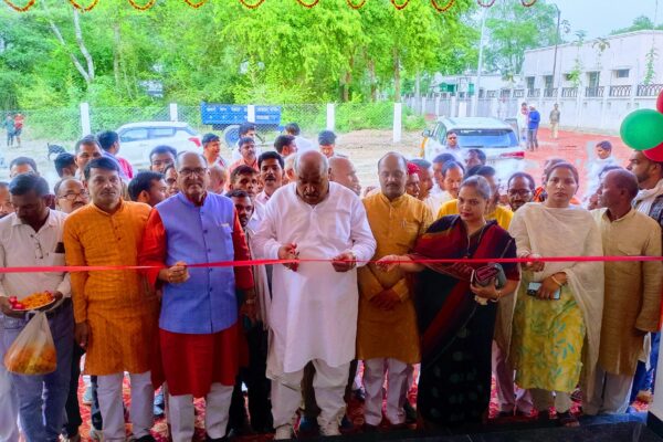 नगर पंचायत राजेसुल्तानपुर में नवनिर्मित कार्यालय भवन और कल्याण मण्डप का लोकार्पण!