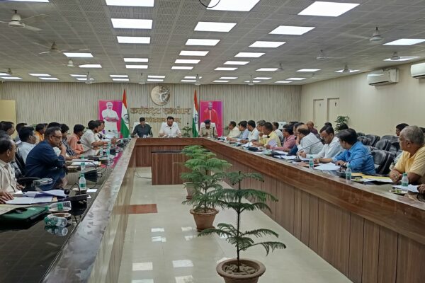 डीएम की अध्यक्षता में वन डिस्ट्रिक्ट वन प्रोडेक्ट योजना” प्रधानमंत्री विश्वकर्मा योजना” निवेश मित्र पोर्टल” जिला उद्योग बंदु एवं व्यापार बंदु बैठक आयोजित!