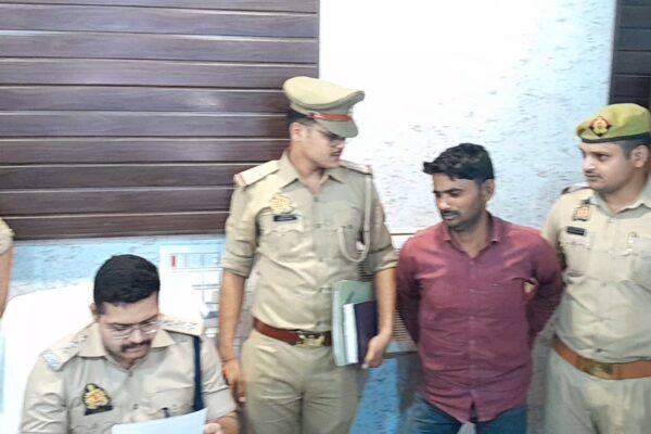 अलीगंज पुलिस ने लूट की घटना को अंजाम देने वाले शातिर अपराधी नाटू को किया गिरफ्तार!