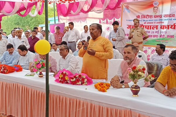 विभिन्न विभागों के स्टालों का अवलोकन और गोद भराई व अन्नप्रासन कार्यक्रम”