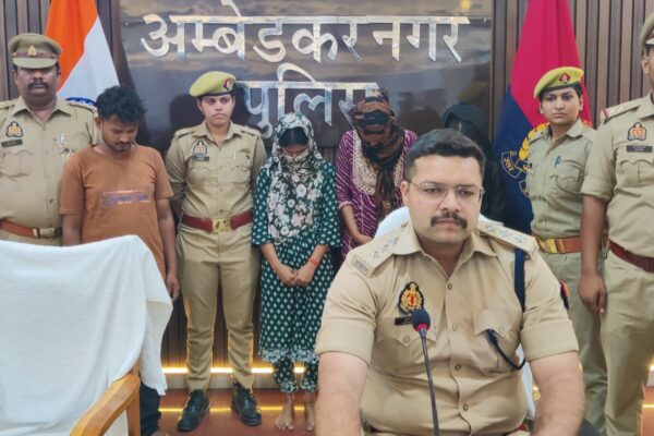 पुलिस की सफलता: चैन स्नैचिंग करने वाले चार वांछित अभियुक्त गिरफ्तार” क्षेत्राधिकारी टाण्डा की अहम भूमिका