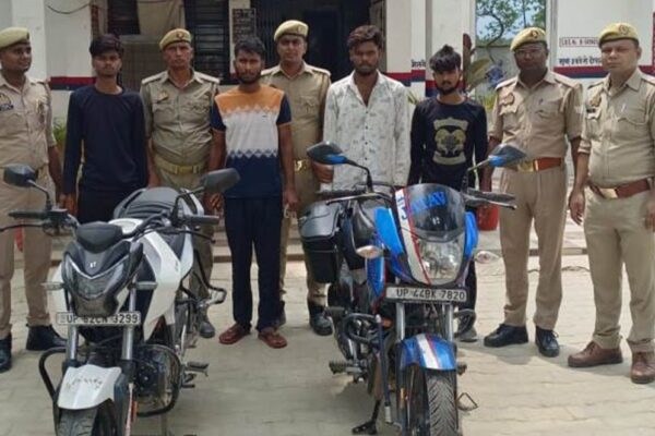 पुलिस टीम की सफलता: चार अभियुक्तग गिरफ्तार”घटना में प्रयुक्त मोटर साइकिल बरामद”