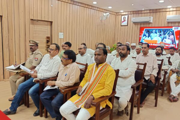 दरगाह किछौछा के आगामी उर्स मेले को लेकर बैठक संपन्न” मेला परिसर की साफ-सफाई और स्वास्थ्य सेवाओं के निर्देश” विद्युत व्यवस्था एवं सुरक्षा के निर्देश!