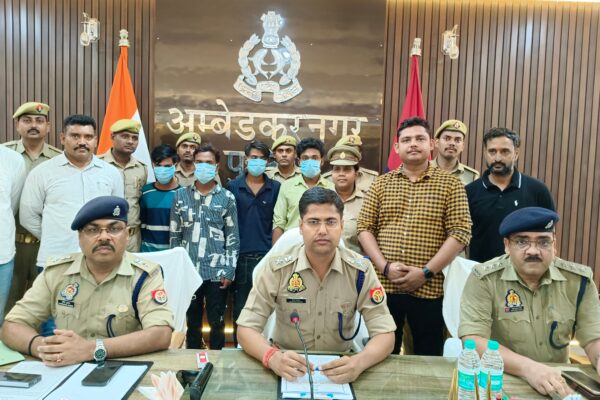 स्वाट – सर्विलांस की संयुक्त पुलिस टीम ने चार अंतर्जनपदीय शातिर बाइक चोर गिरोह को किया गिरफ्तार!