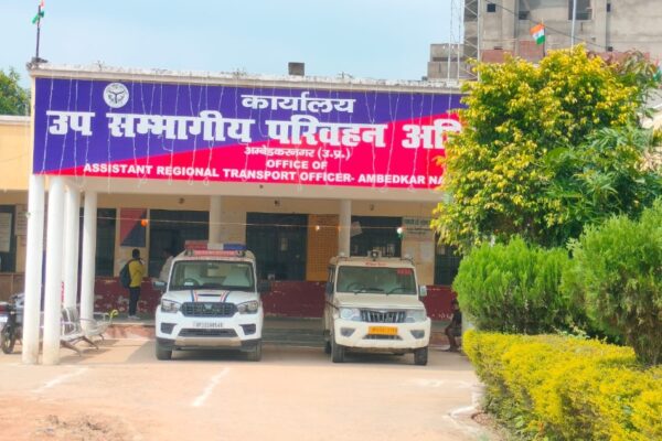 अम्बेडकरनगर जनपद के विभिन्न क्षेत्रों से अवैध रूप से लखनऊ तक बसों का संचालन: राजस्व का भारी नुकसान” एआरटीओ की भूमिका पर सवाल?