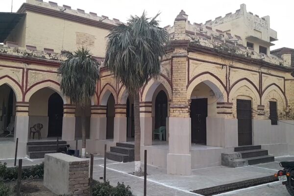 उच्च न्यायालय के आदेश पर एक बार फिर से टाण्डा के टैक्सी स्टैंड पर रमाकांत पांडे का कब्जा: 300 दिनों का सफर”