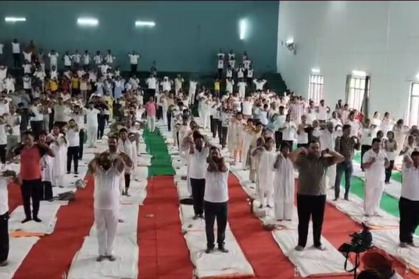 एक पृथ्वी, एक स्वास्थ्य के लिए योग” योग शारीरिक मानसिक एवं आध्यात्मिक स्वास्थ्य को एक साथ” संतुलित करता है!