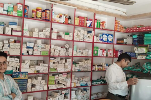 औषधि निरीक्षक ने कावड़ मार्ग पर पड़ने वाले औषधि विक्रय प्रतिष्ठानों का किया गया औचक निरीक्षण!