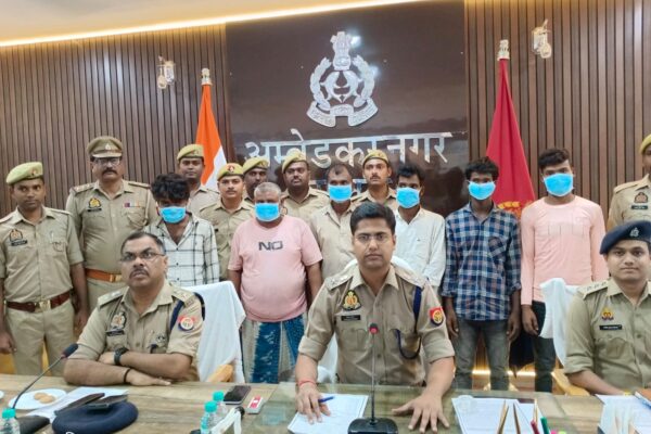 चोरी की घटना का सफल अनावरण: 04 अभियुक्त चोरी के माल के साथ गिरफ्तार”