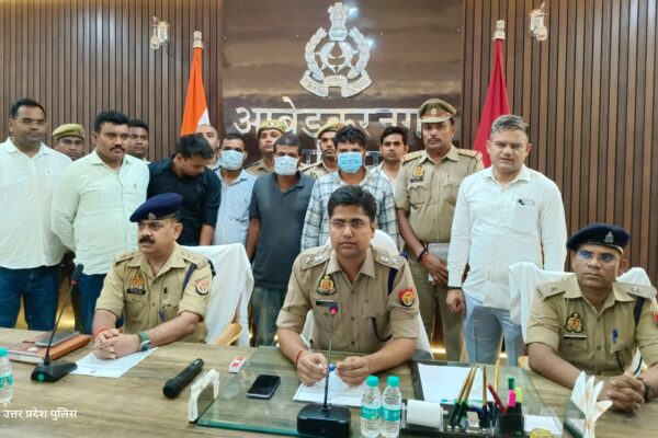 थाना जहांगीरगंज पुलिस ने 8 लाख रुपये कीमत के अवैध गांजे के साथ तीन तस्करों को किया गिरफ्तार