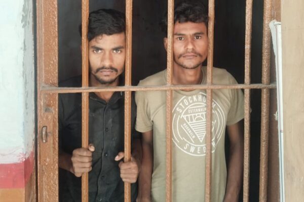 थाना बसखारी पुलिस टीम ने 02 अभियुक्तों गोवंशीय पशु व चाकू चापड़ के साथ किया गिरफ्तार”