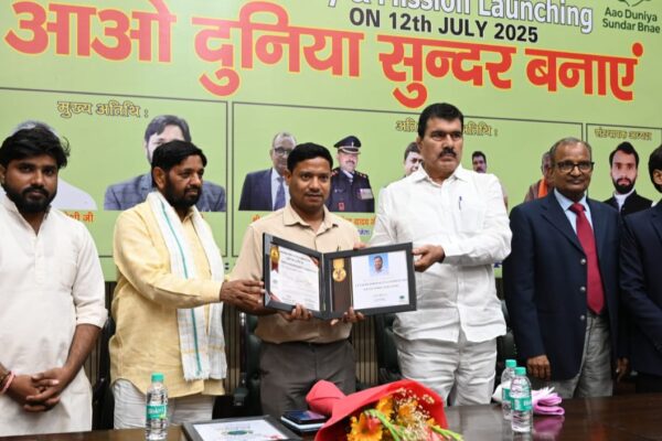 उत्तर प्रदेश रत्न से सम्मानित हुए यूथ आइकॉन प्रवीण गुप्ता!