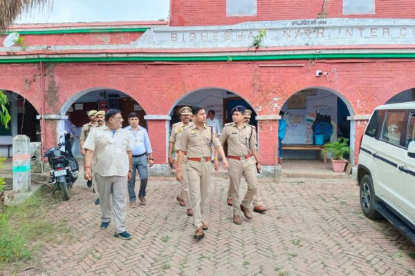 समीक्षा अधिकारी/ सहायक समीक्षा अधिकारी परीक्षा के लिए पुलिस अधीक्षक ने बी0एन0 इंटर कॉलेज अकबरपुर में परीक्षा केंद्र का किया निरीक्षण!