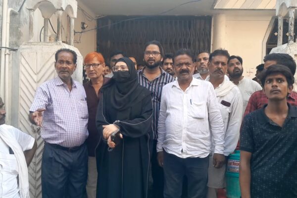 सिंह स्टेशनरी में आग: 60 घंटे बाद भी धुआं निकलना जारी” नगर पालिका अध्यक्ष और विधायक ने किया घटना स्थल का दौरा” सिंह स्टेशनरी में आग: सहयोग का आश्वासन!