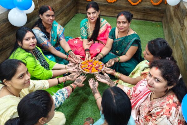 पुलिस लाइन में मेहंदी प्रतियोगिता का आयोजन, विजेताओं को किया गया सम्मानित!