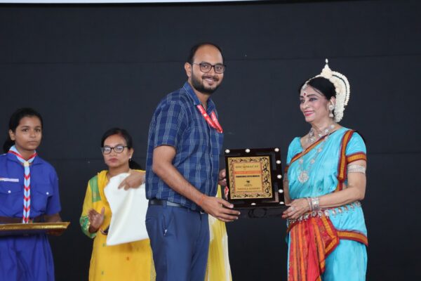 तक्षशिला अकादमी में ओडिसी नृत्य की मोहक प्रस्तुति, छात्रों ने सीखी भारतीय कला की विरासत