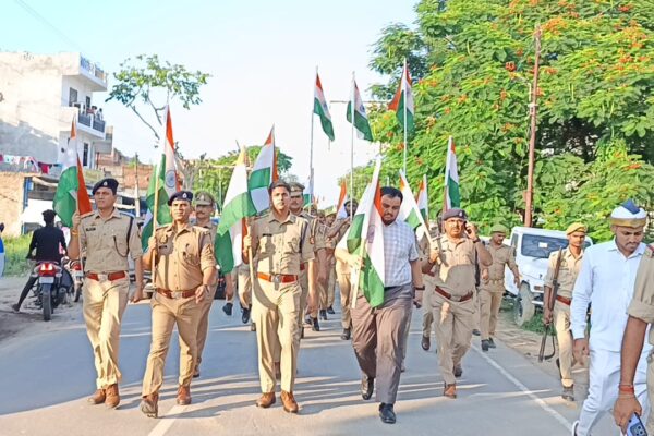 अंबेडकरनगर में देशभक्ति का ज्वार जिलाधिकारी व पुलिस अधीक्षक की अगुवाई में निकली भव्य तिरंगा यात्रा