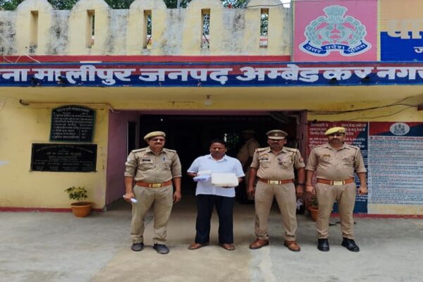 अवैध गांजा के साथ अभियुक्त गिरफ्तार, मालीपुर पुलिस की सफलता
