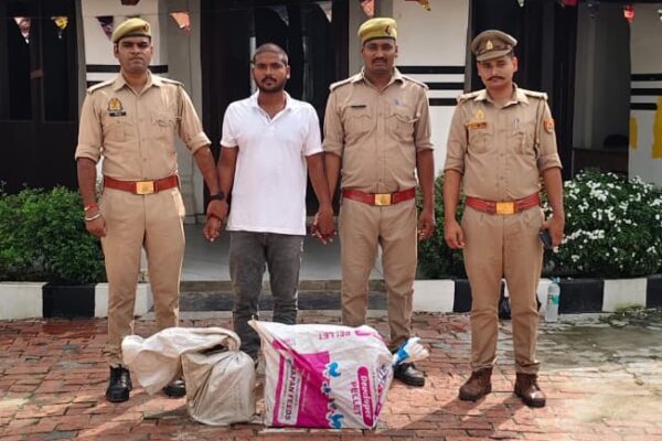 टांडा कोतवाली पुलिस की बड़ी सफलता ट्यूबवेल पम्प से मोटर और पंचायत भवन से चोरी हुआ इन्वर्टर-बैटरी बरामद, दो गिरफ्तार