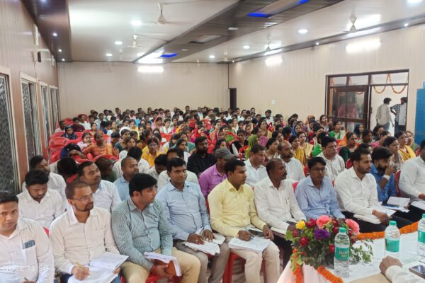 जिलाधिकारी ने टांडा में की जनकल्याणकारी योजनाओं की समीक्षा!