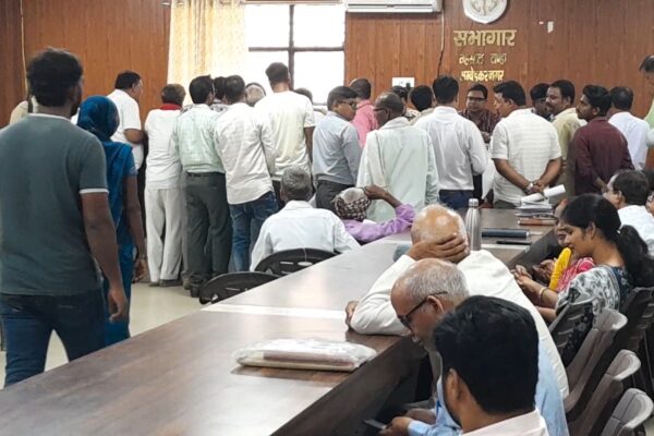 अम्बेडकरनगर में संपूर्ण समाधान दिवस: 443 शिकायतें दर्ज, 41 का मौके पर निस्तारण!