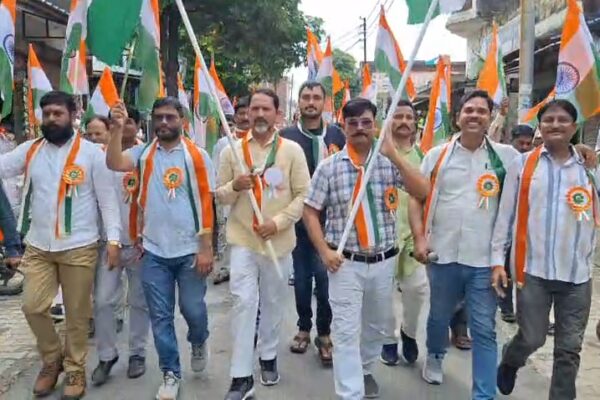 नगर पंचायत इल्तेफातगंज में हर घर तिरंगा अभियान की देशभक्ति से लबरेज भव्य रैली निकाली गई!