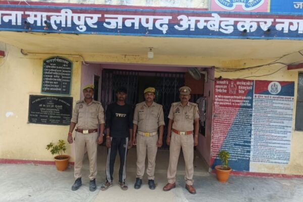 🚔 मालीपुर पुलिस की बड़ी सफलता: पाक्सो एक्ट में वांछित अभियुक्त पुलिस हिरासत में