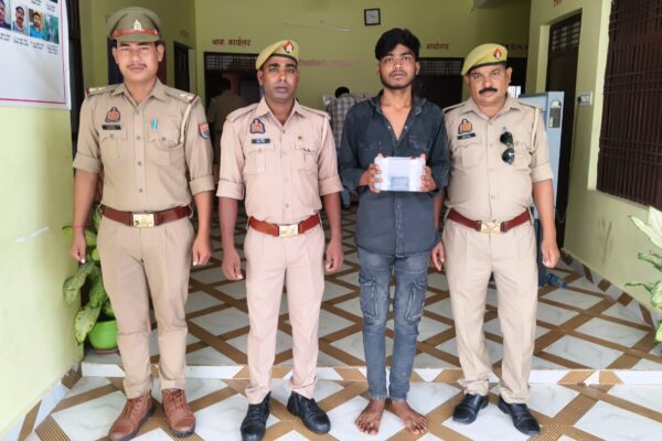 मोबाइल लुटेरा गैंग के शातिर अपराधियो पर पुलिस का शिकंजा जारी एक और अभियुक्त गिरफ्तार चोरी की बाइक व मोबाइल बरामद