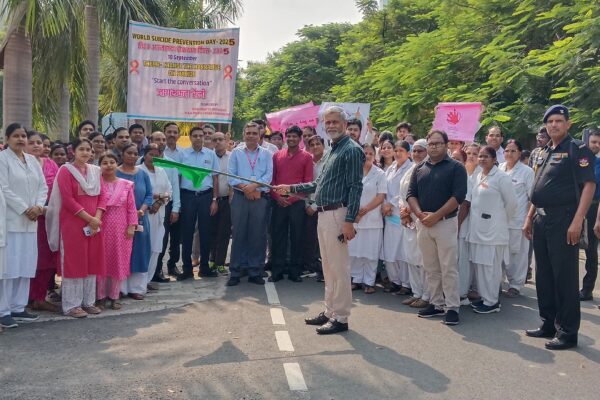 महामाया मेडिकल कॉलेज में विश्व आत्महत्या रोकथाम दिवस पर निकाली गई जागरूकता रैली