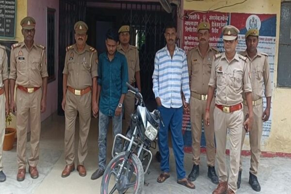 जिंदासपुर जंगल से दो शातिर वाहन चोर गिरफ्तार, चोरी की बाइक बरामद