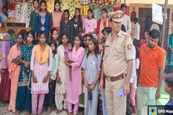 मिशन शक्ति फेज-5.0: अंबेडकरनगर पुलिस ने महिलाओं-बालिकाओं को जागरूक कर बढ़ाया आत्मविश्वास