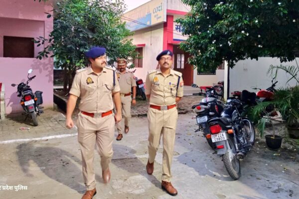 SP का आकस्मिक निरीक्षण: अलीगंज थाने में महिला हेल्प डेस्क से मेस तक सबकी ली हकीकत