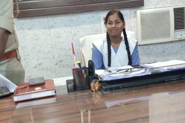 टांडा की बेटी साक्षी बनीं एक दिन की कोतवाली प्रभारी – मिशन शक्ति 5.0 में गूंजा बेटियों का परचम
