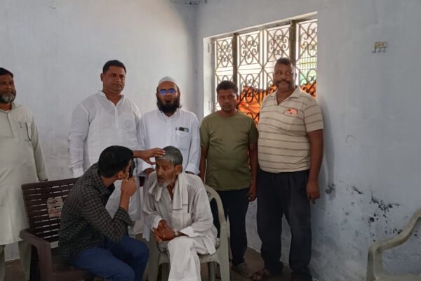 हंसवर चौक मदरसा एसातुलउलूम में लगा नि:शुल्क नेत्र शिविर