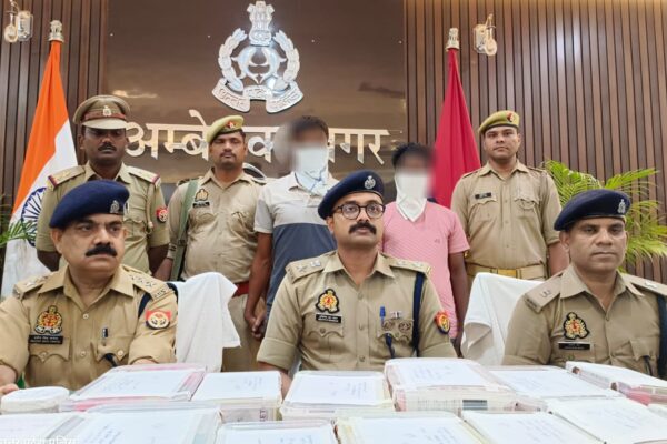 मोबाइल शॉप से लाखों की चोरी का खुलासा – दो शातिर चोर गिरफ्तार, चोरी का माल बरामद