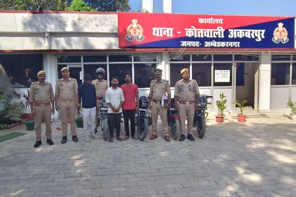 तीन शातिर बाइक चोर गिरफ्तार  पुलिस ने बरामद की चार चोरी की मोटरसाइकिलें!
