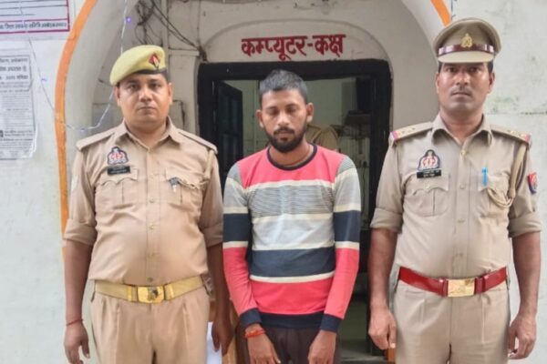 जलालपुर पुलिस की बड़ी कार्रवाई  वांछित अभियुक्त और बाल अपचारी दबोचे,चोरी का सामान बरामद!