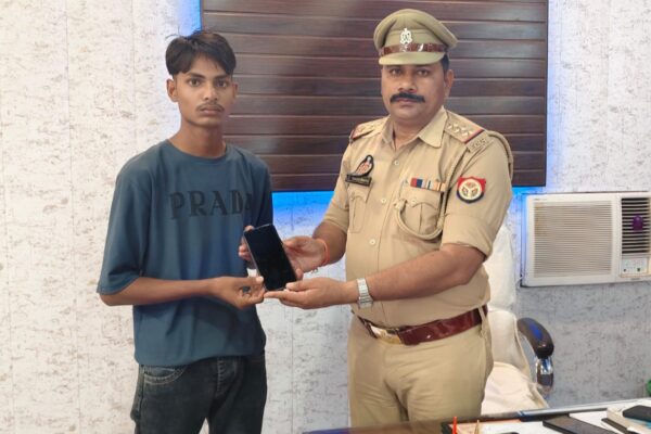 मोबाइल रिकवरी अभियान में टांडा पुलिस की बड़ी सफलता – गुम मोबाइल बरामद कर मालिक को लौटाया!