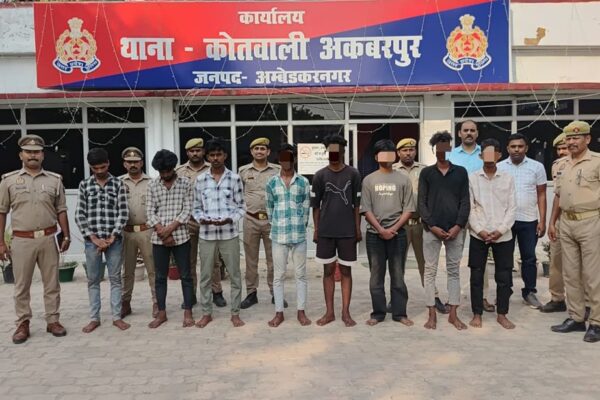 पुलिस की बड़ी कार्रवाई: मोबाइल छीनने वाले 3 अभियुक्त गिरफ्तार, 5 बाल अपचारी पुलिस अभिरक्षा में!