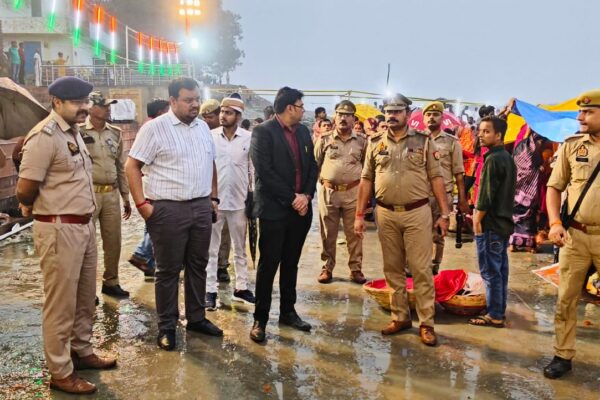 छठ महापर्व पर जिलाधिकारी अनुपम शुक्ला ने घाटों पर की व्यवस्थाओं की बारीकी से समीक्षा