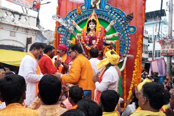 टांडा में धूमधाम से सम्पन्न हुआ  माँ दुर्गा प्रतिमाओं का विसर्जन, सुरक्षा व्यवस्था का रहा पुख्ता इंतज़ाम
