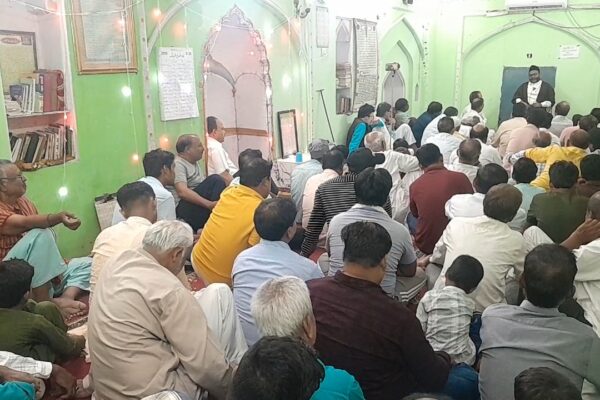 टांडा में मरहूमा नजबुल बीबी की इसाले सवाब की मजलिस में उमड़ी ईमान अकीदत की भीड़